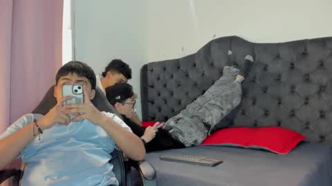 Guy 1  Guy 2  Guy 3. online show from November 15, 7:21 pm