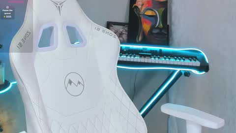 Snapshot of 4ever_dude chatting on December 29, 3:33 am Andrew online show from December 29, 3:33 am