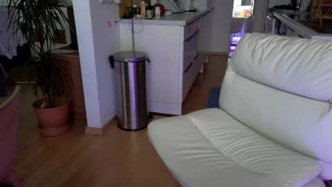 4rjun4 online show from September 29, 5:45 am