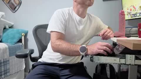 Snapshot of 5ft5 chatting on June 18, 3:27 pm Hi Five The Short Guy online show from June 18, 3:27 pm