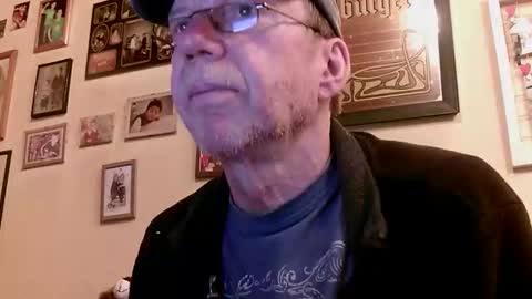 Snapshot of 64shorty chatting on October 21, 11:55 am 64shorty online show from October 21, 11:55 am