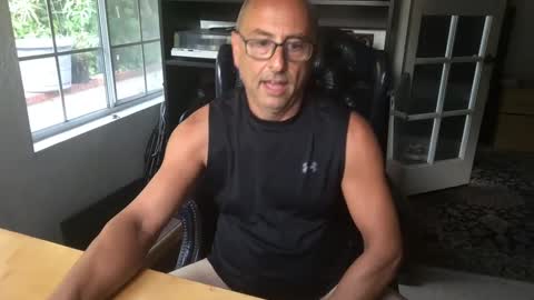 daddy vegas  for single women and couples here online show from September 13, 1:05 am