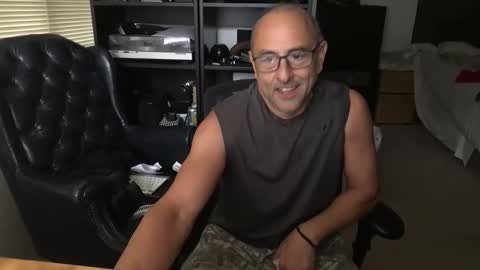 daddy vegas  for single women and couples here online show from December 20, 8:05 pm