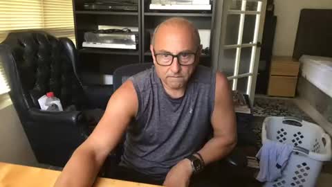 daddy vegas  for single women and couples here online show from July 4, 9:10 pm