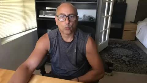 daddy vegas  for single women and couples here online show from August 4, 8:44 pm