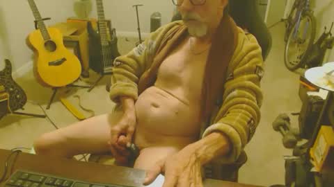 Snapshot of 6stringer62 chatting on October 3, 3:25 am 6stringer62 online show from October 3, 3:25 am