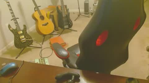 Snapshot of 6stringer62 chatting on December 1, 11:37 am 6stringer62 online show from December 1, 11:37 am