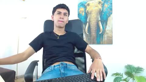 Snapshot of 7alan chatting on October 31, 1:23 pm Alan online show from October 31, 1:23 pm