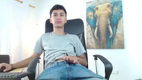 Snapshot of 7alan chatting on December 1, 12:54 pm Alan online show from December 1, 12:54 pm