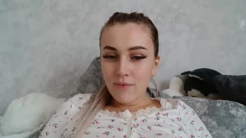 7melania online show from October 1, 10:43 am