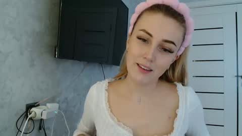 7melania online show from October 7, 1:52 pm