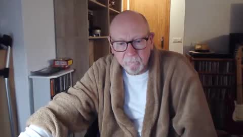  Papi  online show from February 5, 5:31 pm