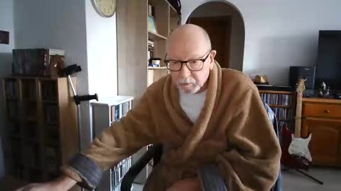  Papi  online show from February 7, 9:37 am