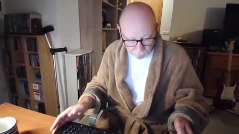  Papi  online show from February 7, 6:34 pm