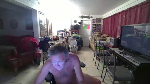 Snapshot of 86406stud chatting on December 8, 3:10 am 86406stud online show from December 8, 3:10 am