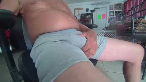 Snapshot of 86406stud chatting on April 15, 11:05 pm 86406stud online show from April 15, 11:05 pm