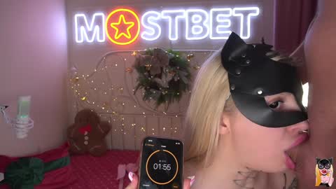 Snapshot of 8abycat chatting on December 12, 12:12 pm 8abycat Help us reach 250 thumbs up online show from December 12, 12:12 pm