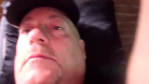 Snapshot of 8bottomfeeder8 chatting on October 4, 10:02 am 8bottomfeeder8 online show from October 4, 10:02 am