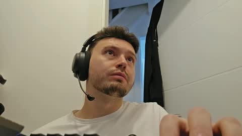 8inchdude93 online show from September 23, 8:39 am