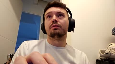 8inchdude93 online show from October 7, 8:33 am