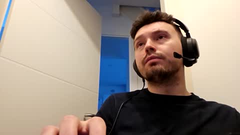 8inchdude93 online show from November 12, 10:37 am