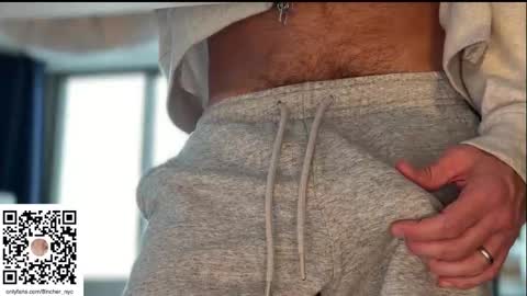 8incher NYC online show from February 6, 3:04 pm