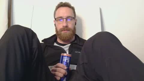 8InchesAndSomeHoles online show from February 20, 6:41 pm