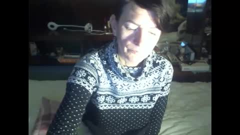 Snapshot of 8mistress8 chatting on December 6, 7:23 pm 8MISTRESS8 online show from December 6, 7:23 pm