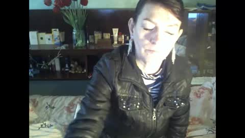 Snapshot of 8mistress8 chatting on April 27, 7:06 am 8MISTRESS8 online show from April 27, 7:06 am