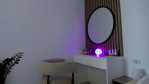 8selene online show from March 4, 10:21 am