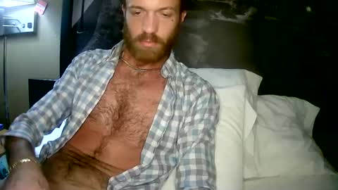 Snapshot of 90210screamer chatting on December 2, 1:24 pm 90210screamer online show from December 2, 1:24 pm