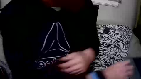 Snapshot of 90210screamer chatting on October 17, 10:34 pm 90210screamer online show from October 17, 10:34 pm