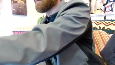 Snapshot of 90210screamer chatting on December 2, 12:16 am 90210screamer online show from December 2, 12:16 am