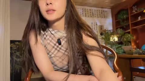 Snapshot of 9567gigi chatting on May 8, 6:52 am lily online show from May 8, 6:52 am