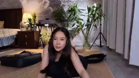 Snapshot of 9567gigi chatting on June 14, 6:37 am lily online show from June 14, 6:37 am