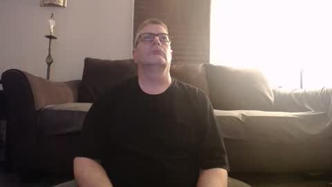 Snapshot of 989guy chatting on March 22, 8:56 pm 989guy online show from March 22, 8:56 pm