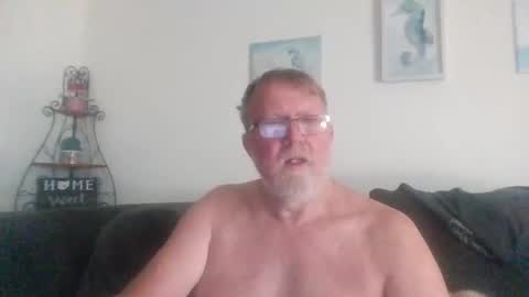 Snapshot of 9gecko696969 chatting on January 7, 3:47 pm 9gecko696969 online show from January 7, 3:47 pm