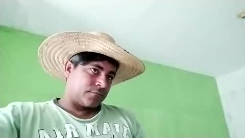 Snapshot of 9vinhocamshow chatting on December 25, 11:54 am 9vinhocamshow online show from December 25, 11:54 am