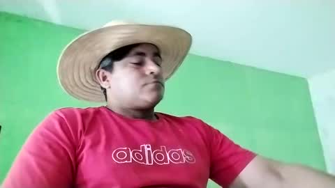 Snapshot of 9vinhocamshow chatting on January 1, 11:49 am 9vinhocamshow online show from January 1, 11:49 am