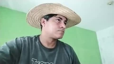 Snapshot of 9vinhocamshow chatting on January 4, 11:54 am 9vinhocamshow online show from January 4, 11:54 am