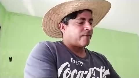 Snapshot of 9vinhocamshow chatting on January 5, 11:37 am 9vinhocamshow online show from January 5, 11:37 am