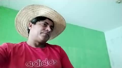 Snapshot of 9vinhocamshow chatting on January 19, 12:06 pm 9vinhocamshow online show from January 19, 12:06 pm