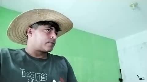 Snapshot of 9vinhocamshow chatting on February 4, 12:11 pm 9vinhocamshow online show from February 4, 12:11 pm