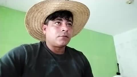 Snapshot of 9vinhocamshow chatting on February 9, 11:36 am 9vinhocamshow online show from February 9, 11:36 am