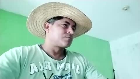 Snapshot of 9vinhocamshow chatting on February 12, 12:12 pm 9vinhocamshow online show from February 12, 12:12 pm