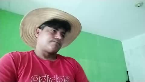 Snapshot of 9vinhocamshow chatting on February 16, 12:10 pm 9vinhocamshow online show from February 16, 12:10 pm