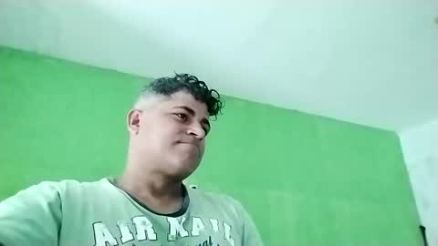 Snapshot of 9vinhocamshow chatting on February 23, 11:44 am 9vinhocamshow online show from February 23, 11:44 am