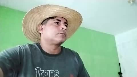 Snapshot of 9vinhocamshow chatting on March 1, 12:23 pm 9vinhocamshow online show from March 1, 12:23 pm