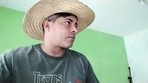 Snapshot of 9vinhocamshow chatting on March 7, 11:51 am 9vinhocamshow online show from March 7, 11:51 am