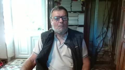 Snapshot of _123_voyeur_ chatting on October 6, 8:34 am _123_voyeur_ online show from October 6, 8:34 am